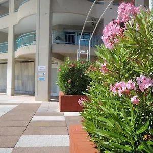 https://les-pins-bleus-antibes-juan-les-pins.fr-provencehotel.com